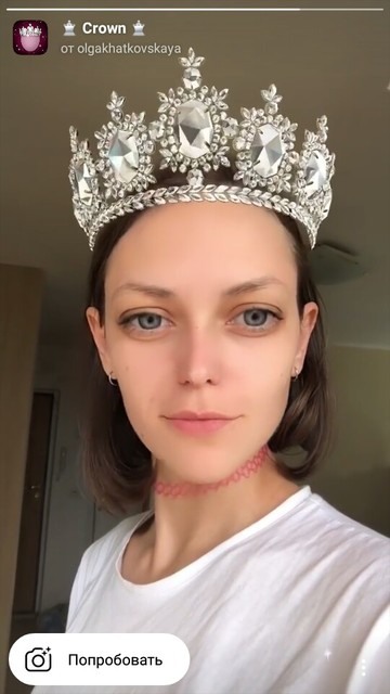 Maschera Instagram con una corona