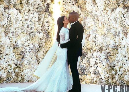 Kim Kardashian con suo marito su Instagram