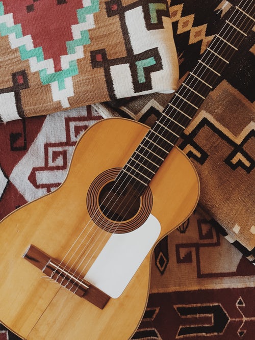 Idee fotografiche autunnali per instagram - chitarra